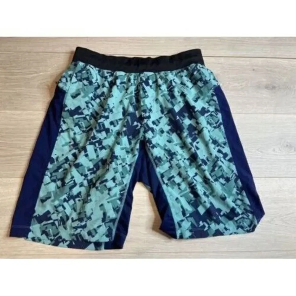 Lululemon THE Short Mens Large‎ Blue Digital Camo Active Workout Athleisure Gym